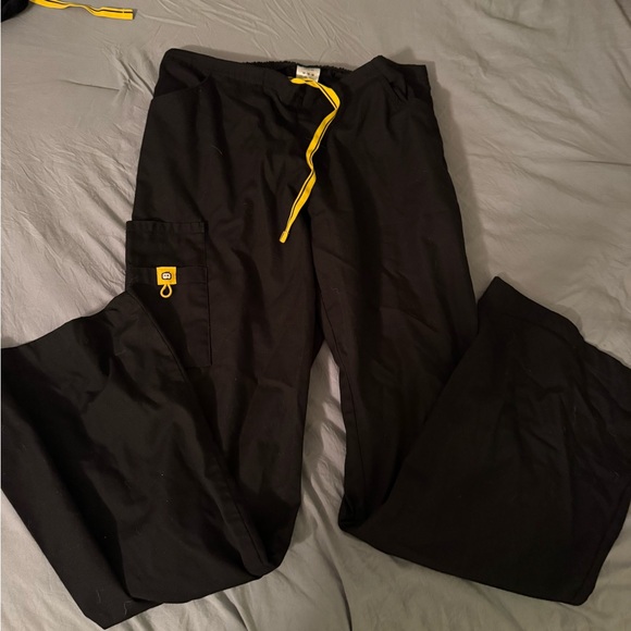 black wonder wink scrubs - Picture 5 of 6